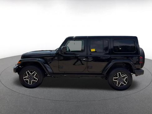 Used 2025 Jeep Wrangler Unlimited Sahara AWD/4WD image 9