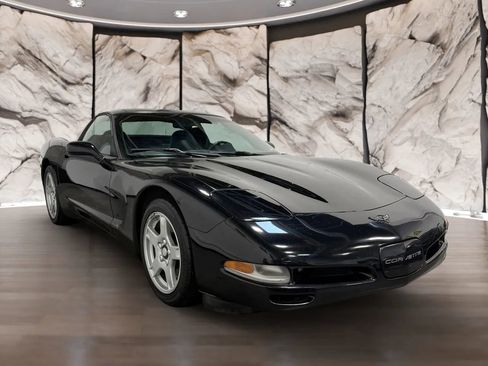 Used 1999 Chevrolet Corvette Coupe w/ Memory Pkg RWD image 5