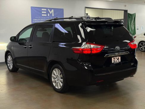 Used 2017 Toyota Sienna Limited Premium image 7
