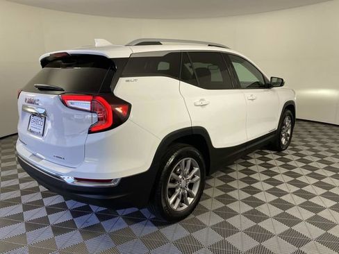 Used 2024 GMC Terrain SLT AWD/4WD image 9