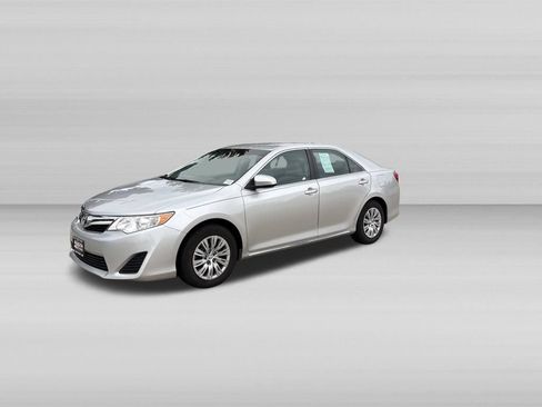 Used 2014 Toyota Camry LE FWD image 8
