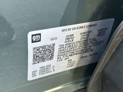 Used 2025 Chevrolet Trax LT image 35