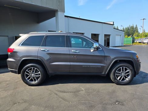 Used 2017 Jeep Grand Cherokee Limited w/ Luxury Group II AWD/4WD image 3