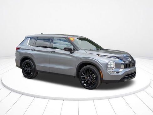 Used 2022 Mitsubishi Outlander SEL Black Edition image 2