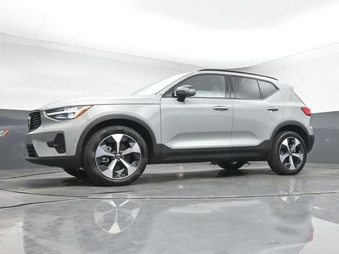 Used 2026 Volvo XC40 B5 Plus AWD/4WD image 38