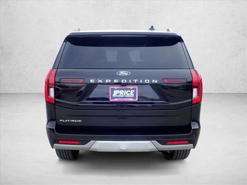 Used 2025 Ford Expedition Platinum image 3