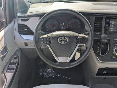 Used 2017 Toyota Sienna LE