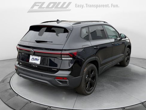 Used 2026 Volkswagen Taos SE image 7