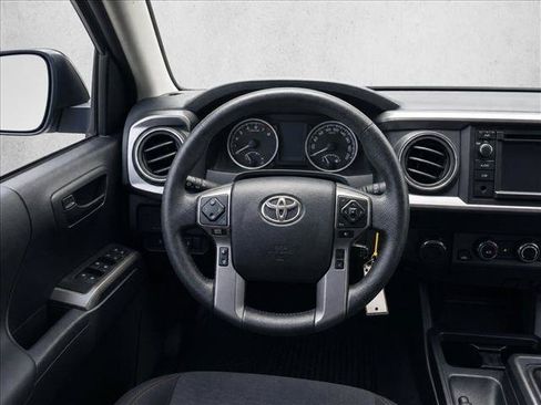 Used 2018 Toyota Tacoma SR5 RWD image 22