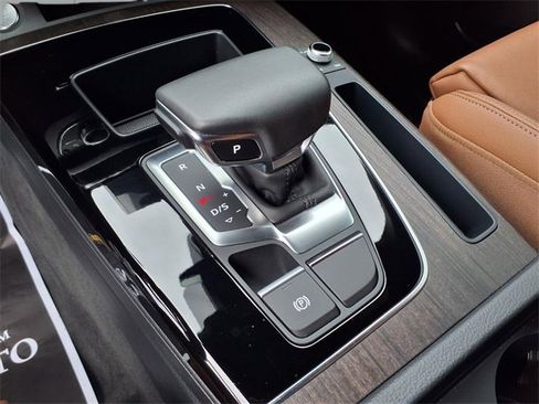 Used 2024 Audi Q5 2.0T Premium w/ Convenience Package image 13