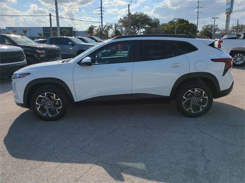 Certified 2024 Chevrolet Trax LT w/ Sunroof Package image 8