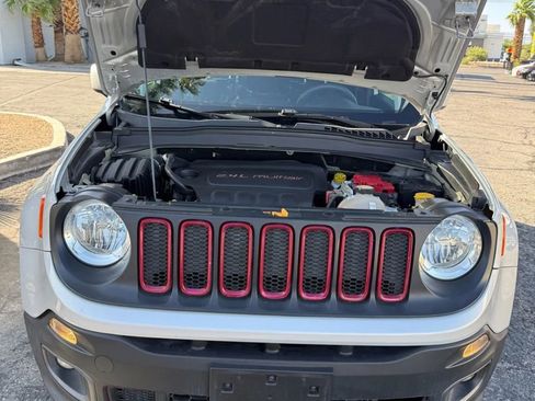 Used 2018 Jeep Renegade Latitude w/ Popular Equipment Group image 24