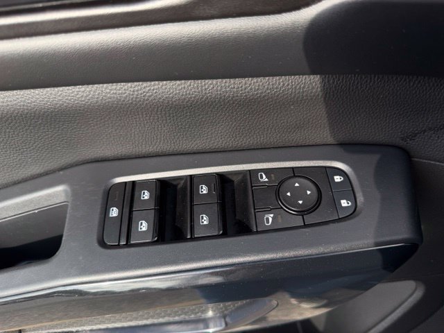 Used 2024 Nissan Pathfinder SV FWD image 33