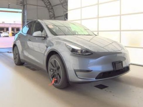 Used 2024 Tesla Model Y 2WD image 1