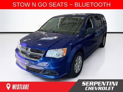 Used 2018 Dodge Grand Caravan SE w/ UConnect Hands-Free Group