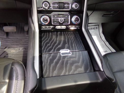 Used 2021 GMC Yukon Denali w/ Denali Ultimate Package AWD/4WD image 16