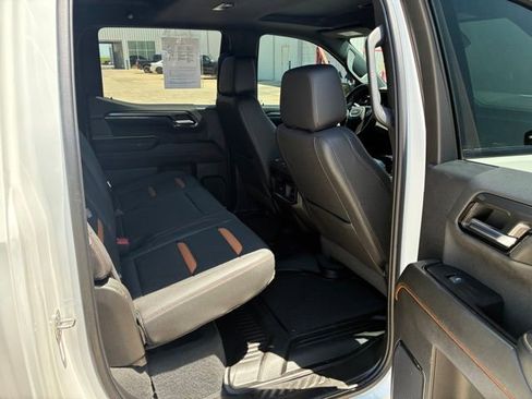 Used 2024 GMC Sierra 1500 AT4 w/ AT4 Premium Package AWD/4WD image 11