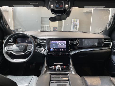 Used 2023 Jeep Wagoneer 4WD w/ Convenience Group I image 21