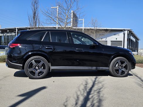 Used 2025 Mercedes-Benz GLC 300 4MATIC image 2