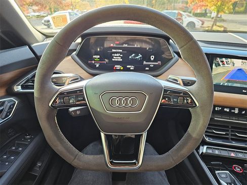 Used 2022 Audi e-tron GT Premium Plus image 25