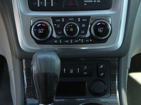 Used 2013 GMC Acadia SLT image 21