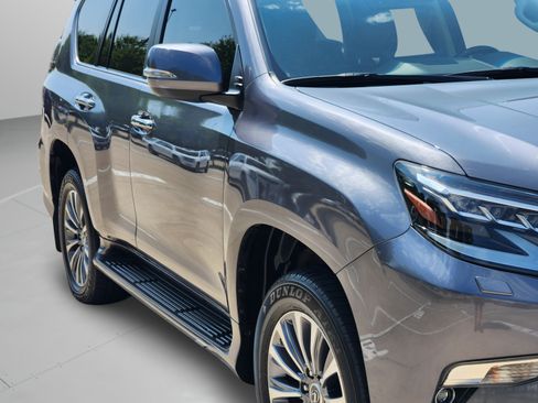 Used 2023 Lexus GX 460 Luxury w/ Accessory Package AWD/4WD image 40