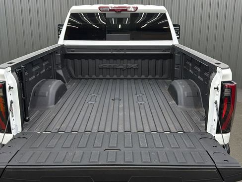 Used 2024 GMC Sierra 2500 AT4X image 17