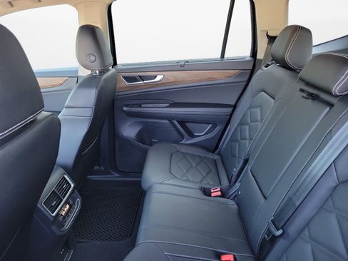 Used 2026 Volkswagen Atlas SE w/ Panoramic Sunroof Package FWD image 16