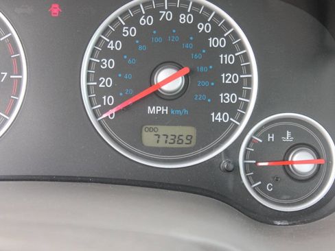 Used 2004 Chrysler Sebring Limited w/ Leather Interior Group FWD image 19
