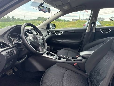 Used 2019 Nissan Sentra SV w/ Exterior Package FWD image 9