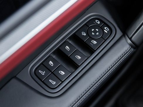 Used 2026 Porsche Cayenne S image 20