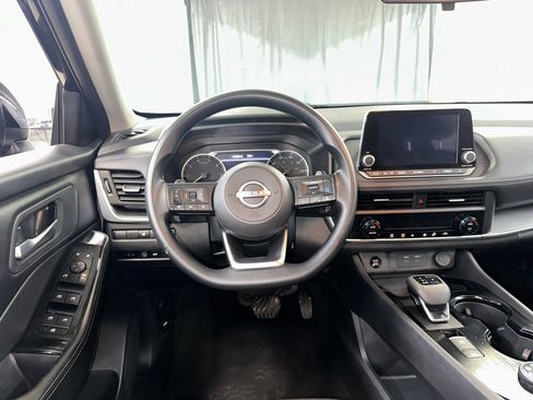 Used 2024 Nissan Rogue SV AWD/4WD image 2