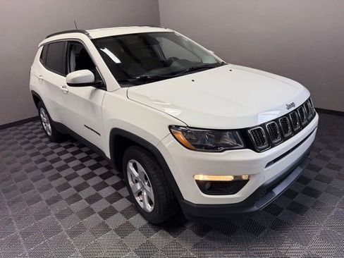 Used 2020 Jeep Compass Latitude w/ Cold Weather Group AWD/4WD image 2