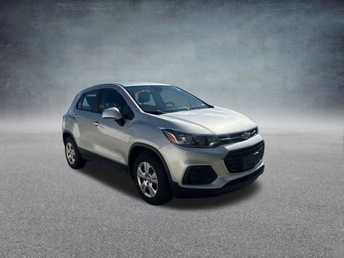 Used 2018 Chevrolet Trax LS FWD image 8