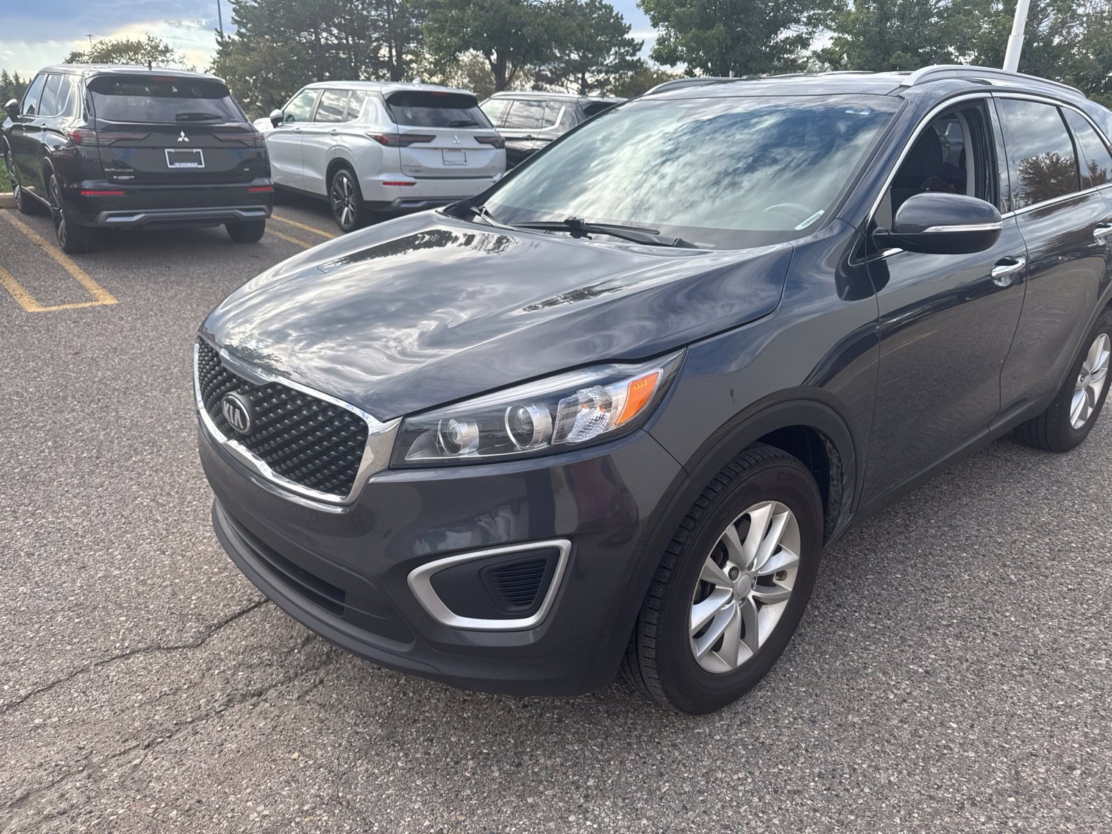 Used 2018 Kia Sorento FWD image 2