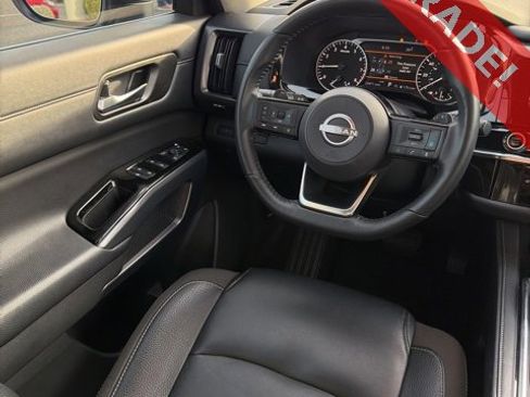 Used 2023 Nissan Pathfinder SL image 13