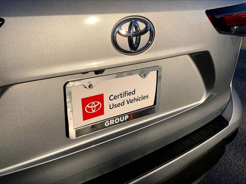 Certified 2025 Toyota Highlander XLE image 9