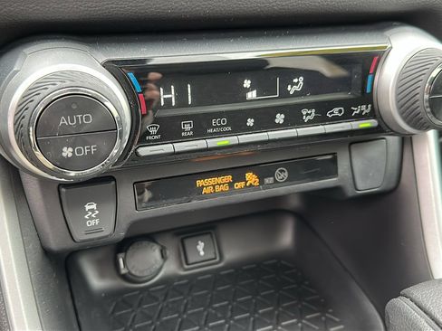 Used 2021 Toyota RAV4 XLE w/ Convenience Package image 18