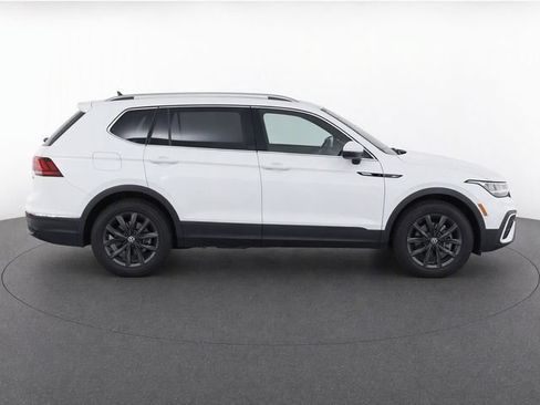 Used 2024 Volkswagen Tiguan SE AWD/4WD image 8