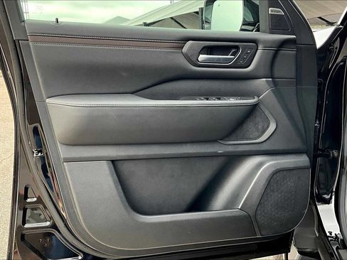 New 2025 Nissan Armada SL w/ Captain's Chari Seat Package image 13