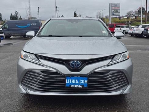 Used 2020 Toyota Camry XLE w/ Sunroof Package image 8