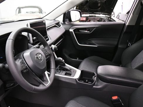 Used 2025 Toyota RAV4 XLE image 20