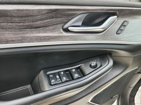 Used 2022 Jeep Grand Cherokee Limited 4xe image 40