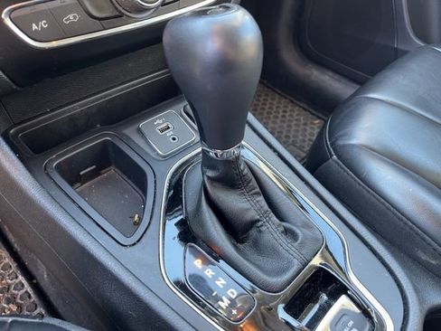 Used 2019 Jeep Cherokee Latitude Plus image 8