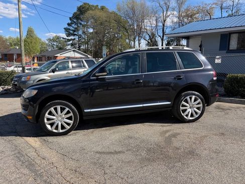 Used 2010 Volkswagen Touareg TDI AWD/4WD image 3