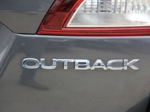 Used 2019 Subaru Outback 2.5i Limited AWD/4WD image 9