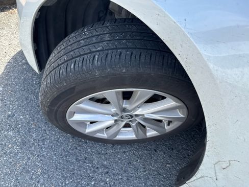 Used 2023 Toyota Corolla LE w/ LE Convenience Package image 6