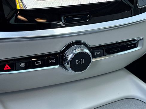 New 2026 Volvo V60 B5 Cross Country Plus w/ Climate Package image 24