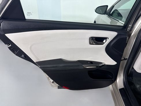 Used 2017 Toyota Avalon XLE image 26