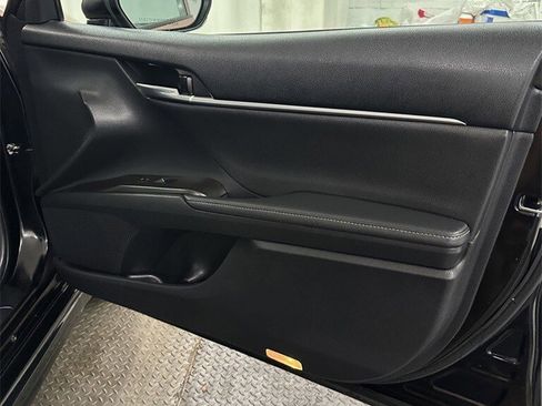 Used 2022 Toyota Camry XSE image 34